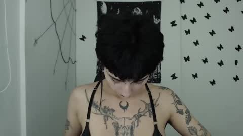 Snapshot of dakota_krall_ chatting on 02-13-25, 02:45 dakota online show from 02-13-25, 02:45