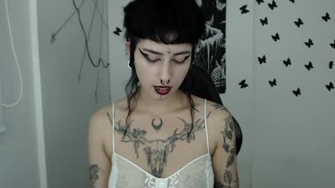 Snapshot of dakota_krall_ chatting on 02-15-25, 02:47 dakota online show from 02-15-25, 02:47