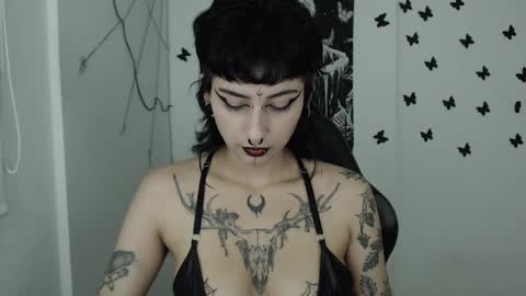 Snapshot of dakota_krall_ chatting on 02-16-25, 01:36 dakota online show from 02-16-25, 01:36