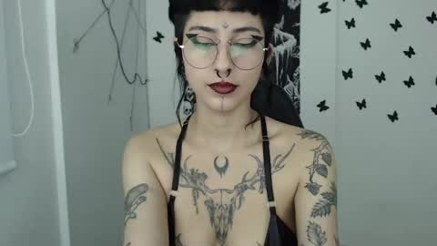 Snapshot of dakota_krall_ chatting on 02-28-25, 01:05 dakota online show from 02-28-25, 01:05