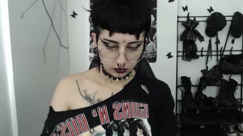 Snapshot of dakota_krall_ chatting on 10-19-25, 01:12 dakota online show from 10-19-25, 01:12