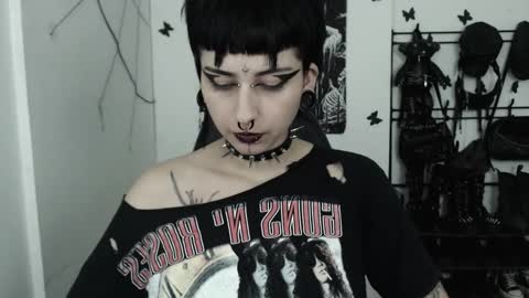 Snapshot of dakota_krall_ chatting on 10-23-25, 02:33 dakota online show from 10-23-25, 02:33