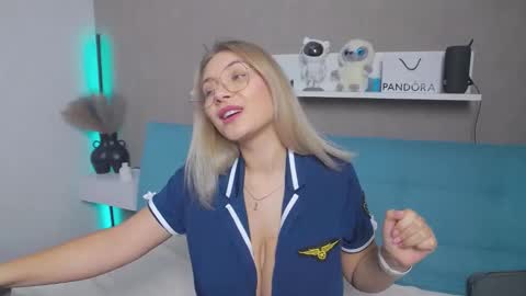 Snapshot of dakotaliss chatting on 02-12-25, 11:18 dakotaliss online show from 02-12-25, 11:18