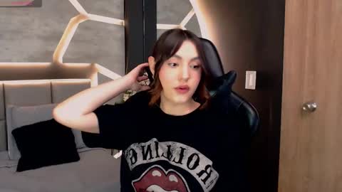 Dakota  online show from 12-21-25, 01:18