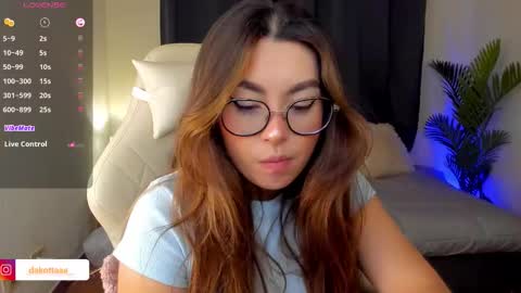 dakottaa__ online show from 09-12-25, 11:37