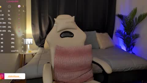 dakottaa__ online show from 11-29-25, 12:13
