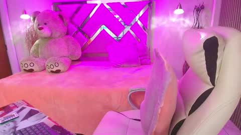 Daliia    online show from 11-20-25, 01:00