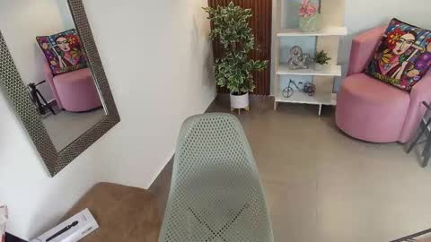 Snapshot of dalila_sky chatting on 12-18-25, 05:08 Dalila online show from 12-18-25, 05:08