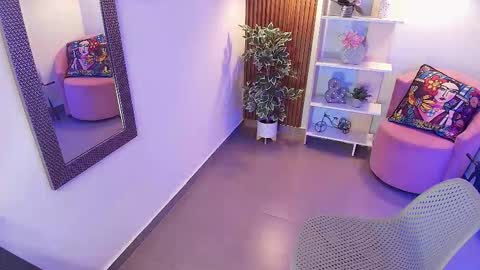 Snapshot of dalila_sky chatting on 12-19-25, 06:26 Dalila online show from 12-19-25, 06:26