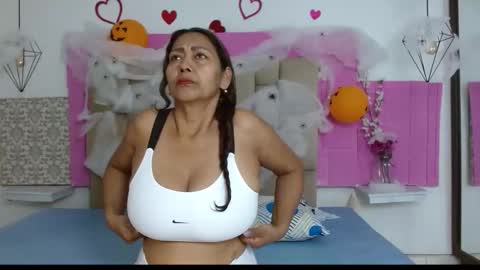 Snapshot of damaryleon chatting on 10-20-25, 07:03 damaryleon online show from 10-20-25, 07:03