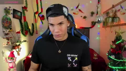 Snapshot of damian_latinxxx chatting on 12-17-25, 03:12 Damian online show from 12-17-25, 03:12