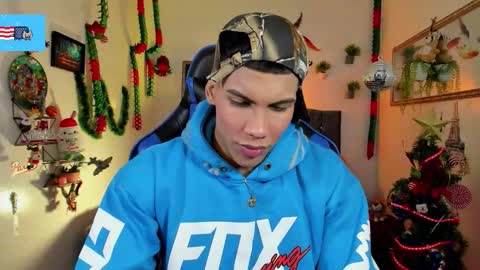 Snapshot of damian_latinxxx chatting on 12-19-25, 03:13 Damian online show from 12-19-25, 03:13