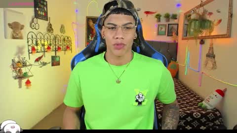 Snapshot of damian_latinxxx chatting on 01-15-26, 03:00 Damian online show from 01-15-26, 03:00