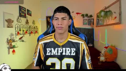 Snapshot of damian_latinxxx chatting on 01-16-26, 03:10 Damian online show from 01-16-26, 03:10