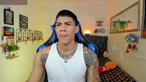 Snapshot of damian_latinxxx chatting on 02-04-26, 03:01 Damian online show from 02-04-26, 03:01