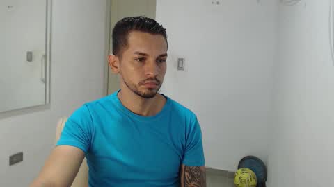 Snapshot of damian_muscle chatting on 10-05-25, 01:31 Damian online show from 10-05-25, 01:31