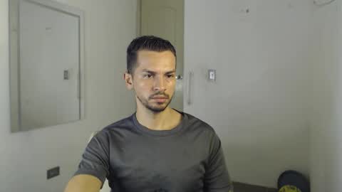 Snapshot of damian_muscle chatting on 10-08-25, 03:42 Damian online show from 10-08-25, 03:42