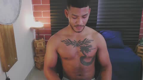 Snapshot of damiann_rees chatting on 02-17-25, 07:10 instagram damiannreed. online show from 02-17-25, 07:10