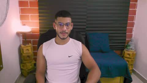 Snapshot of damiann_rees chatting on 03-06-25, 12:00 instagram damiannreed. online show from 03-06-25, 12:00