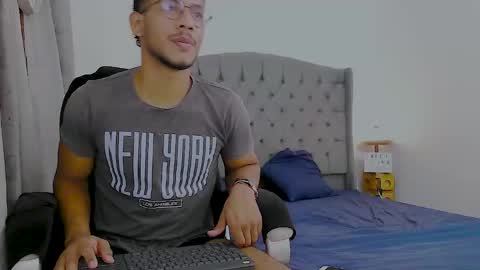 instagram damiannreed. online show from 12-20-25, 02:29