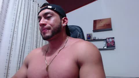 Snapshot of damiannstonexxx chatting on 05-01-26, 04:17 Danny online show from 05-01-26, 04:17
