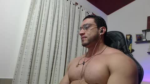 Snapshot of damiannstonexxx chatting on 05-19-26, 02:40 Danny online show from 05-19-26, 02:40