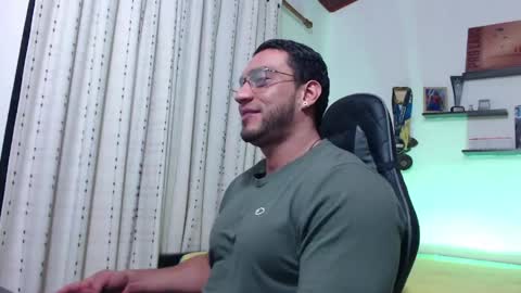 Snapshot of damiannstonexxx chatting on 05-25-26, 03:56 Danny online show from 05-25-26, 03:56