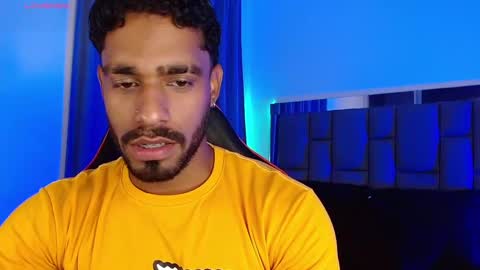 Snapshot of damiano_walker chatting on 10-15-25, 04:01 damiano_walker online show from 10-15-25, 04:01