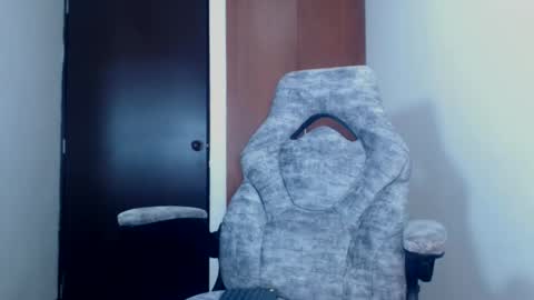 Snapshot of dammuscle chatting on 10-29-25, 03:47 dammuscle online show from 10-29-25, 03:47