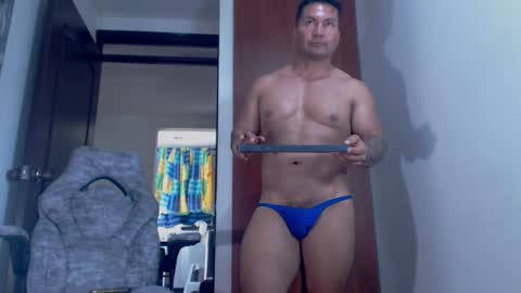 Snapshot of dammuscle chatting on 11-12-25, 04:29 dammuscle online show from 11-12-25, 04:29