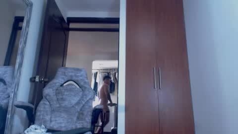 Snapshot of dammuscle chatting on 11-19-25, 03:45 dammuscle online show from 11-19-25, 03:45