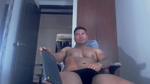 Snapshot of dammuscle chatting on 11-23-25, 03:45 dammuscle online show from 11-23-25, 03:45