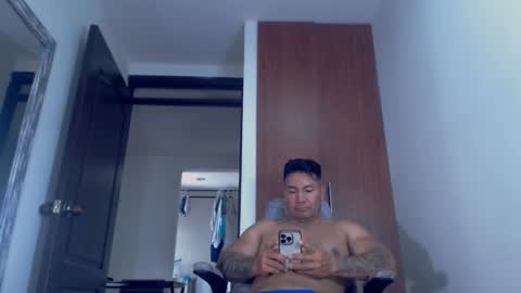 Snapshot of dammuscle chatting on 12-16-25, 04:12 dammuscle online show from 12-16-25, 04:12