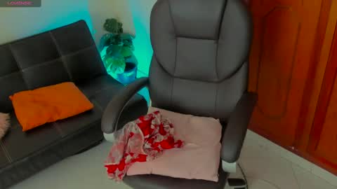 Snapshot of damn_fantasy chatting on 02-10-25, 06:09 Kary-- independent model Schedule 0530am-1000am colombian time online show from 02-10-25, 06:09