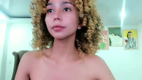 Snapshot of damnperfectxx chatting on 09-19-25, 01:51 damnperfectxx online show from 09-19-25, 01:51