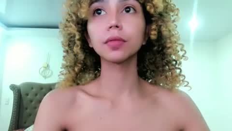 Snapshot of damnperfectxx chatting on 09-26-25, 12:36 damnperfectxx online show from 09-26-25, 12:36