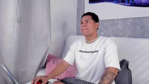 Snapshot of damon_storm chatting on 03-08-26, 09:24 DAMON online show from 03-08-26, 09:24