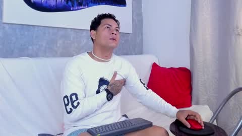 Snapshot of damon_storm chatting on 03-10-26, 08:41 DAMON online show from 03-10-26, 08:41