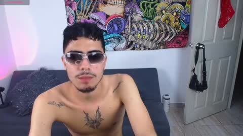 Snapshot of damoncolbi chatting on 12-21-24, 05:03 damoncolbi online show from 12-21-24, 05:03