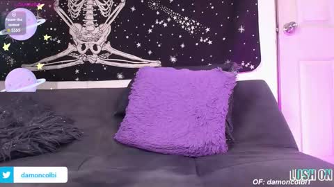 Snapshot of damoncolbi chatting on 11-11-25, 01:27 damoncolbi online show from 11-11-25, 01:27