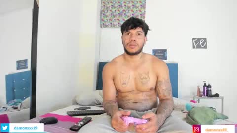 Snapshot of damonxxx1 chatting on 01-31-25, 07:29 Damon online show from 01-31-25, 07:29