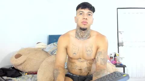 Snapshot of damonxxx1 chatting on 10-16-25, 08:26 Damon online show from 10-16-25, 08:26