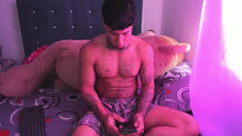 Snapshot of damonxxx1 chatting on 12-02-25, 06:47 Damon online show from 12-02-25, 06:47