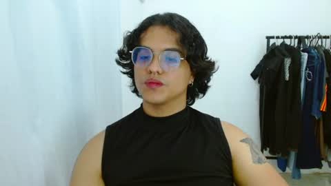 Snapshot of dan_blous chatting on 06-19-26, 01:32 Diane Blosson online show from 06-19-26, 01:32