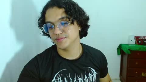 Snapshot of dan_blous chatting on 06-25-26, 01:27 Diane Blosson online show from 06-25-26, 01:27