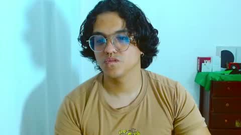 Snapshot of dan_blous chatting on 07-12-26, 12:12 Diane Blosson online show from 07-12-26, 12:12