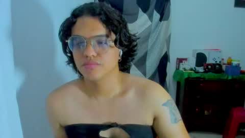 Snapshot of dan_blous chatting on 07-19-26, 11:52 Diane Blosson online show from 07-19-26, 11:52