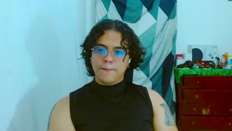 Snapshot of dan_blous chatting on 07-23-26, 01:19 Diane Blosson online show from 07-23-26, 01:19