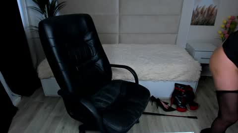 Snapshot of dana_dom chatting on 12-21-24, 06:19 Dana Dom online show from 12-21-24, 06:19