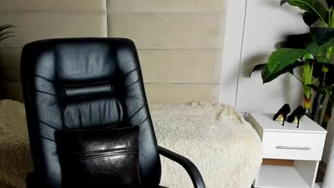 Snapshot of dana_dom chatting on 10-26-25, 02:01 Dana Dom online show from 10-26-25, 02:01